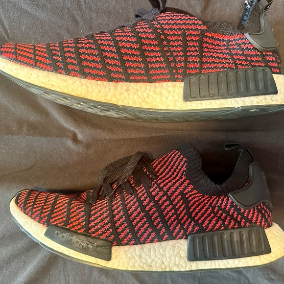 Adidas NMD R1 STLT Primeknit sneaker in Core Black and Solid Red.  Men's size 13 - Picture 3 of 7